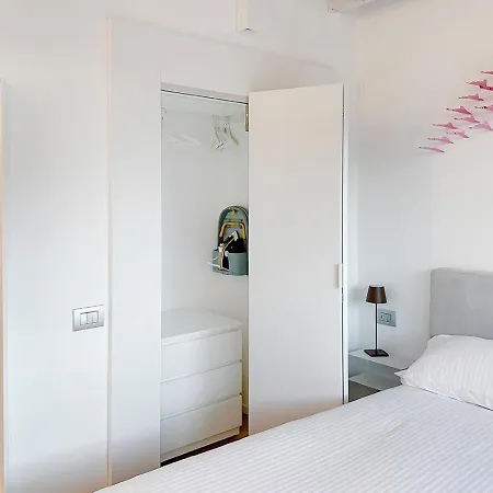 Land Here Apartment In A City Center *