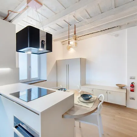 Modern Center 5 Minutes From Citta' Alta And Train Station Apartment