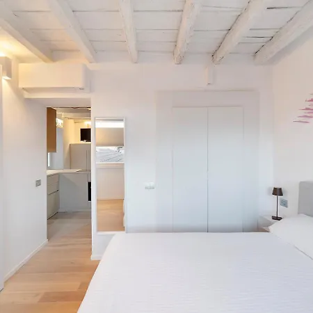 Land Here Apartment In A City Center *