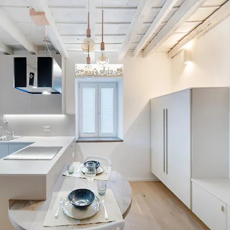 Land Here Apartment In A City Center Apartment