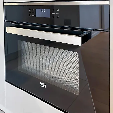 Land Here In A Center *